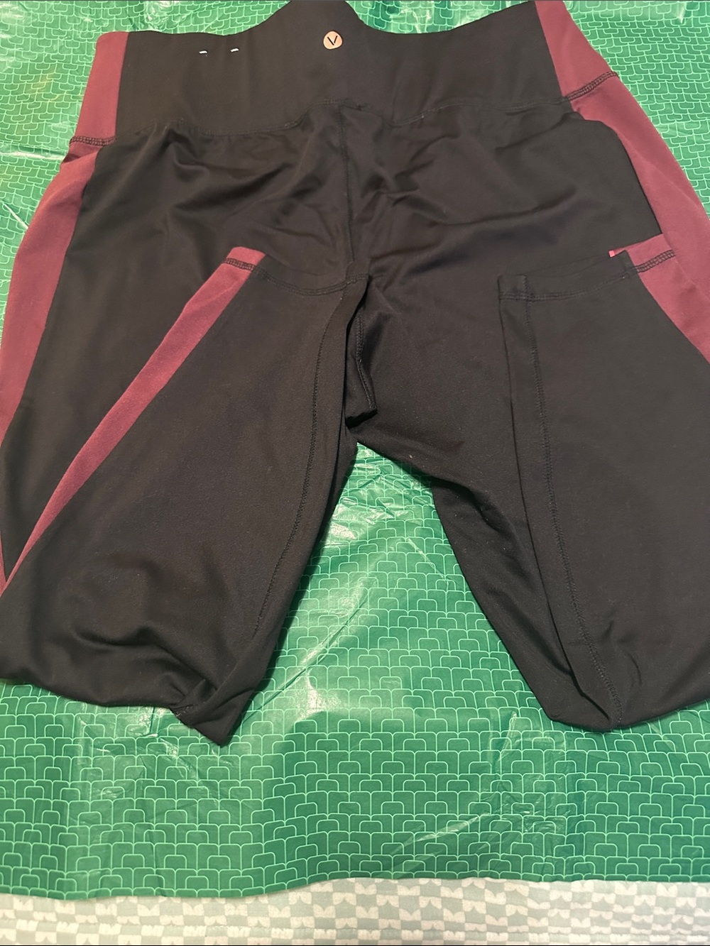 LIVI Black & Burgundy Athletic Leggings with Side Pockets